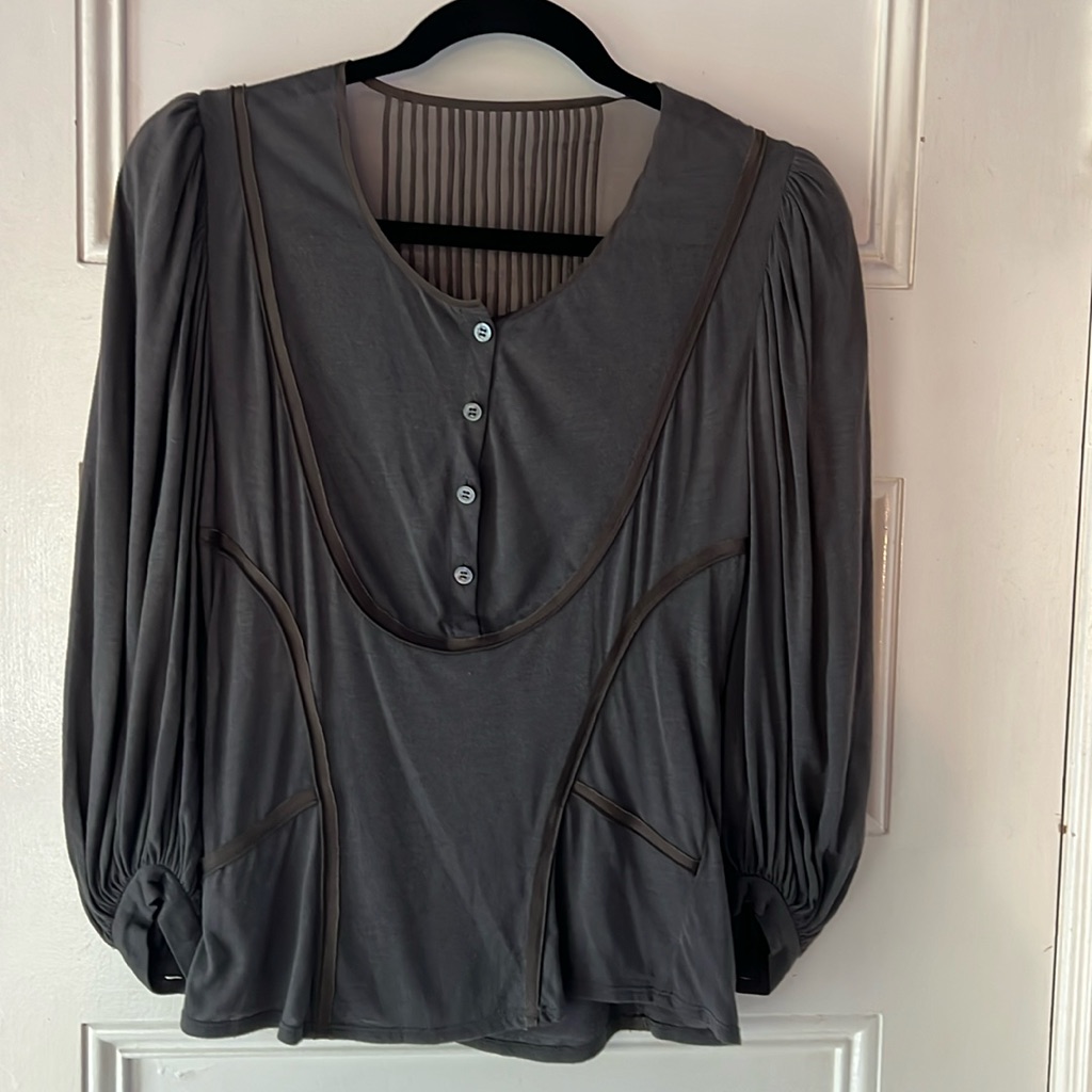 Rachel Roy Beautiful Grey Top W/Balloon Sleeves, Round Neck, 4 Button Front